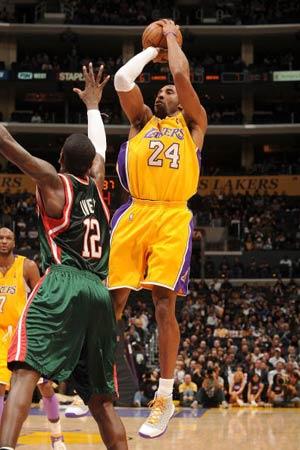 统右后卫 统右后卫